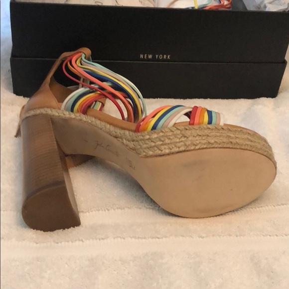 Vince Camuto crimson/coral 7m - Picture 5 of 6